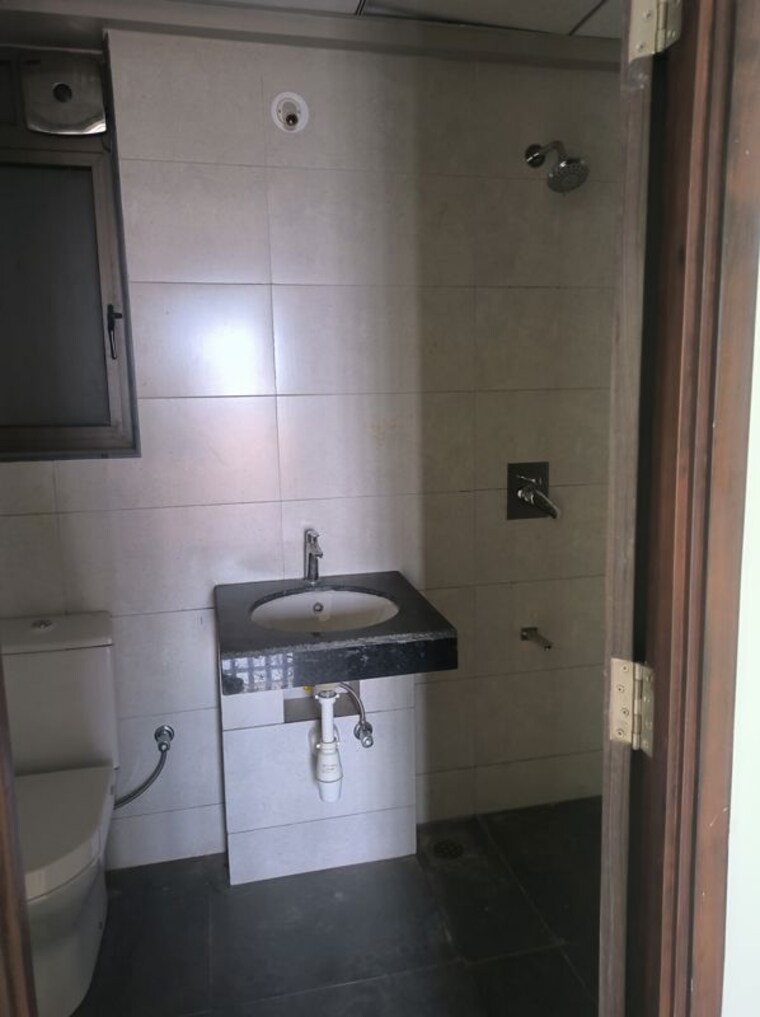 Bathroom, kalpataru-paramount-b 2 Bedroom 711 Sq.Ft. Apartment In Kapur Bawdi Thane 10673627