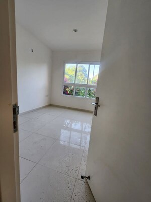 Room in 3 BHK Apartment at Godrej Aqua, International Airport Road – for Sale
