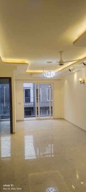Room in 3.5 BHK Builder Floor at Smart World Orchard, Sector 61 – for Sale