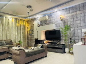 Living Room in 4 BHK Apartment at DLF Vibhuti Khand, Gomti Nagar – for Rent