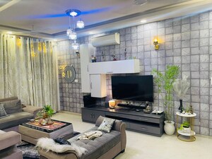 Living Room in 4 BHK Apartment at DLF Vibhuti Khand, Gomti Nagar – for Rent