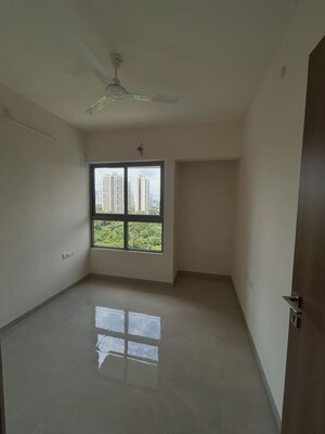 Room in 2 BHK Apartment at Piramal Vaikunth, Balkum Pada – for Rent