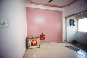 Room in 3 BHK Apartment at Maninagar – for Sale