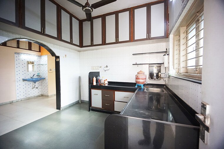 Kitchen, maninagar 3 Bedroom 210 Sq.Yd. Apartment In Maninagar Ahmedabad 10673717