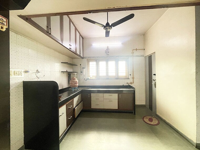 Kitchen, maninagar 3 Bedroom 210 Sq.Yd. Apartment In Maninagar Ahmedabad 10673717