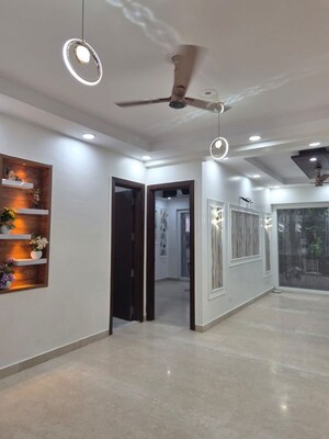 Parking in 3 BHK Builder Floor at Sushant Lok I – for Sale