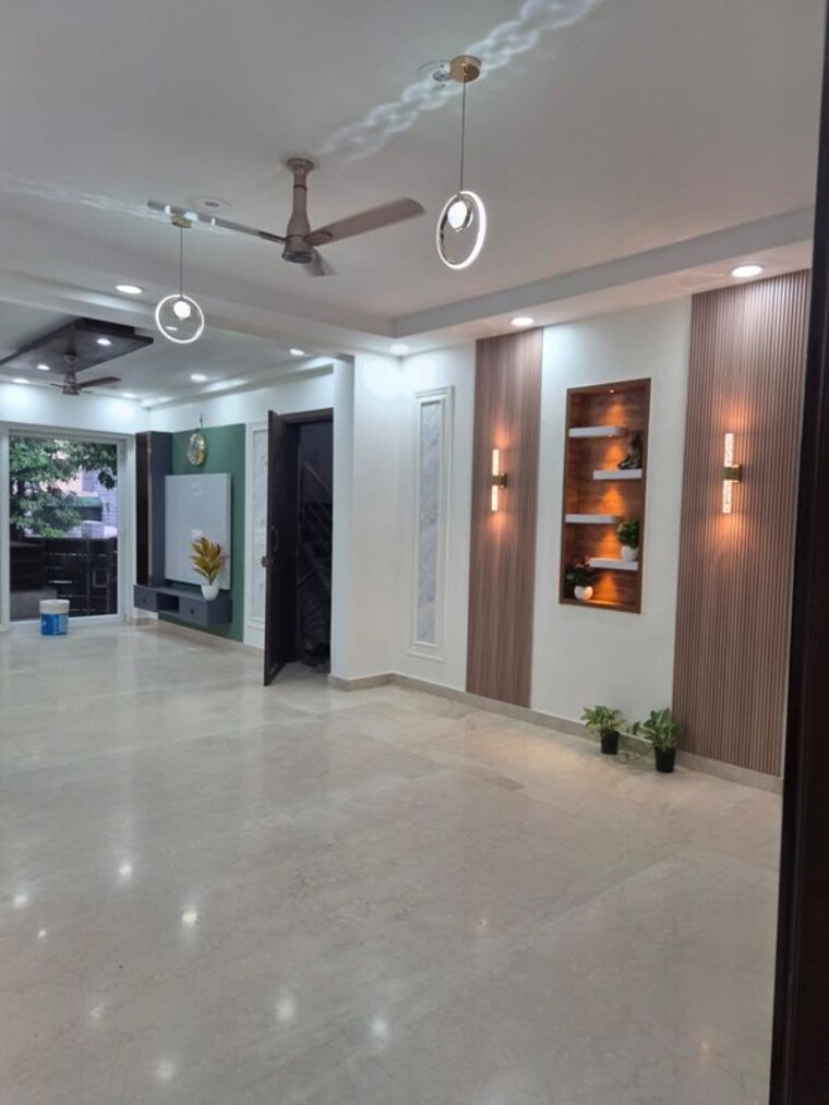 Room, sushant lok i 3 Bedroom 215 Sq.Yd. Builder Floor In Sushant Lok I Gurgaon 10673714