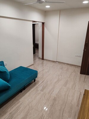 Room in 2 BHK Apartment at Khar Sunrise CHS, Khar West – for Rent