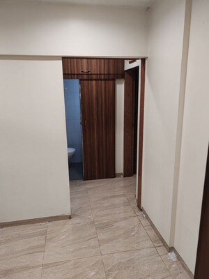 Room in 2 BHK Apartment at Khar Sunrise CHS, Khar West – for Rent