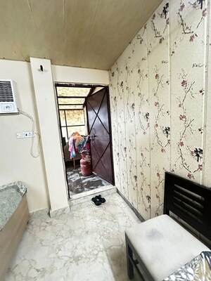 Team Area in 1 RK Builder Floor at Lajpat Nagar – for Rent