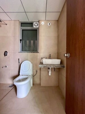 Bathroom in 3.5 BHK Apartment at Kalpataru Immensa, Kolshet Road – for Rent