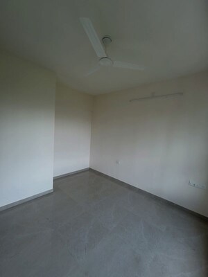 Room in 2 BHK Apartment at Piramal Vaikunth, Balkum Pada – for Rent