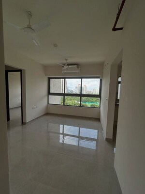 Room in 2 BHK Apartment at Piramal Vaikunth, Balkum Pada – for Rent