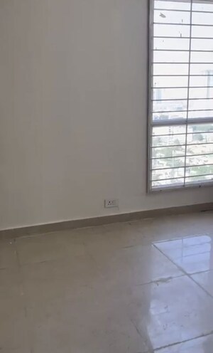 Room in 2 BHK Apartment at Signature Global Prime, Sector 63a – for Rent