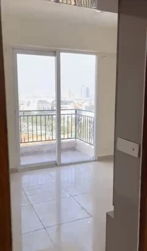 Room in 2 BHK Apartment at Signature Global Prime, Sector 63a – for Rent