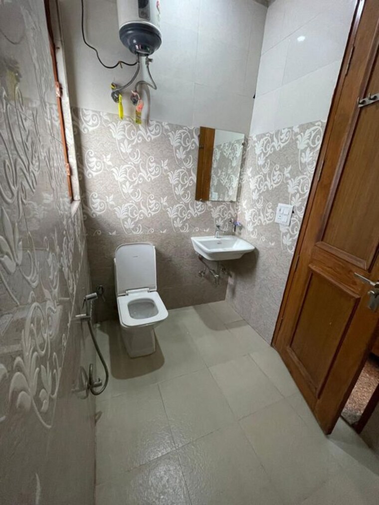 Bathroom, galaxy-royale 2 Bedroom 1060 Sq.Ft. Apartment In Gaur City 2 Greater Noida 10673773