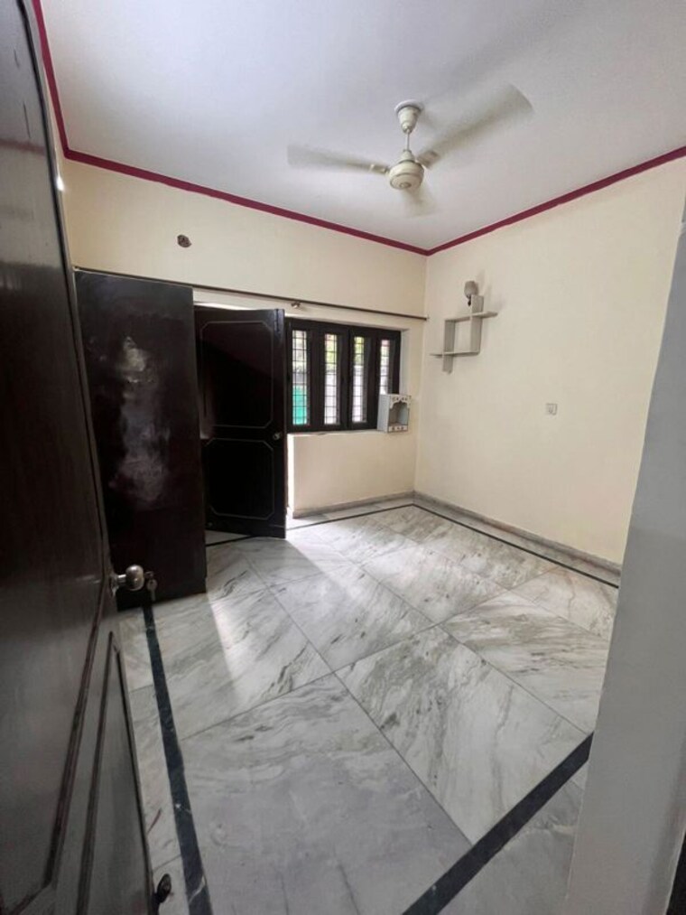 Room, sector 21 4 Bedroom 2500 Sq.Ft. Builder Floor In Sector 21 Gurgaon 10673781