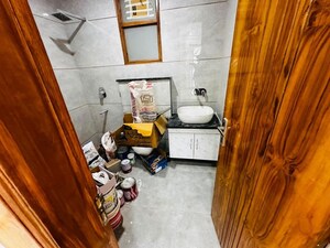 Gym in 3 BHK Builder Floor at Palam Vihar – for Rent