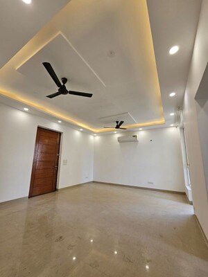 Room in 3.5 BHK Apartment at Emaar Emerald Floors Premier, Sector 65 – for Rent