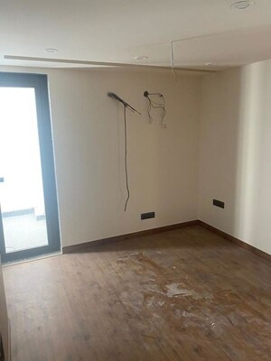 Room in 3.5 BHK Apartment at Emaar Emerald Floors Premier, Sector 65 – for Rent