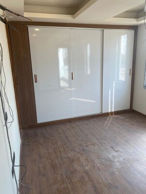 Room in 3.5 BHK Apartment at Emaar Emerald Floors Premier, Sector 65 – for Rent