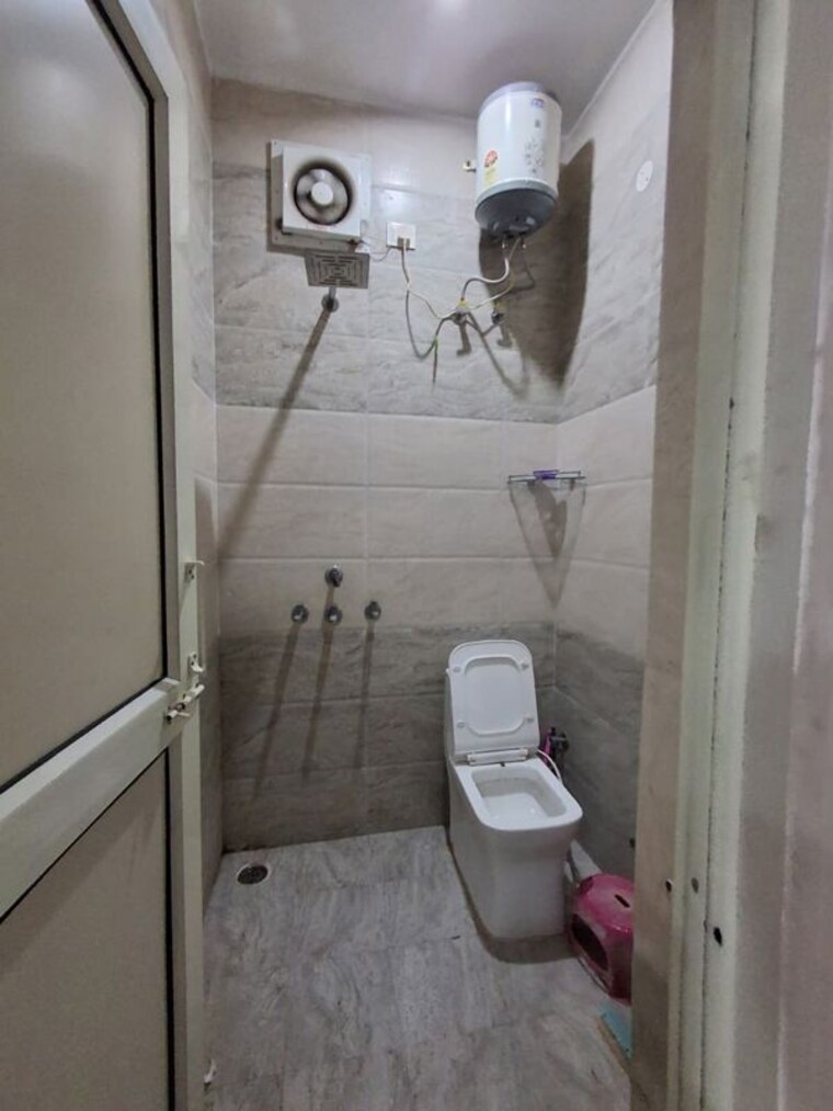 Bathroom, lavasa-avenue 1 RK 900 Sq.Ft. Builder Floor In Lohgarh Zirakpur 10673810