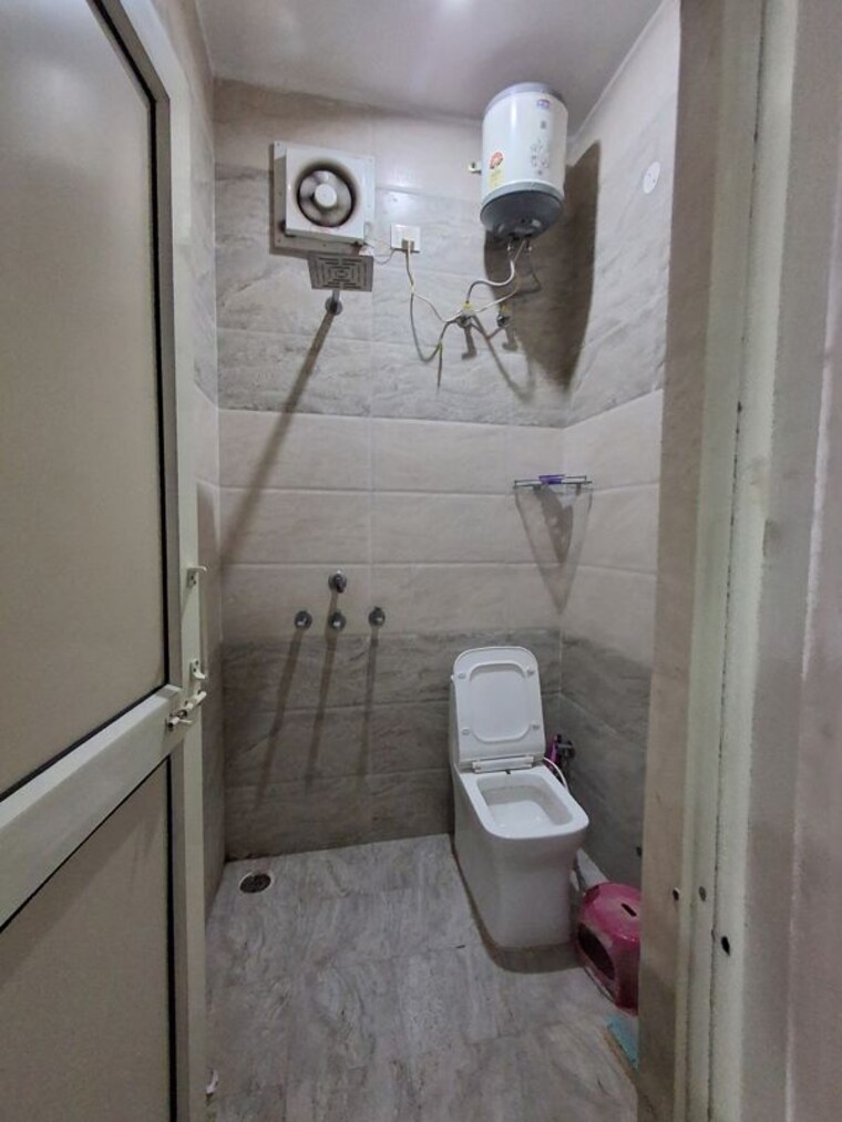 Bathroom, lavasa-avenue 1 RK 900 Sq.Ft. Builder Floor In Lohgarh Zirakpur 10673810