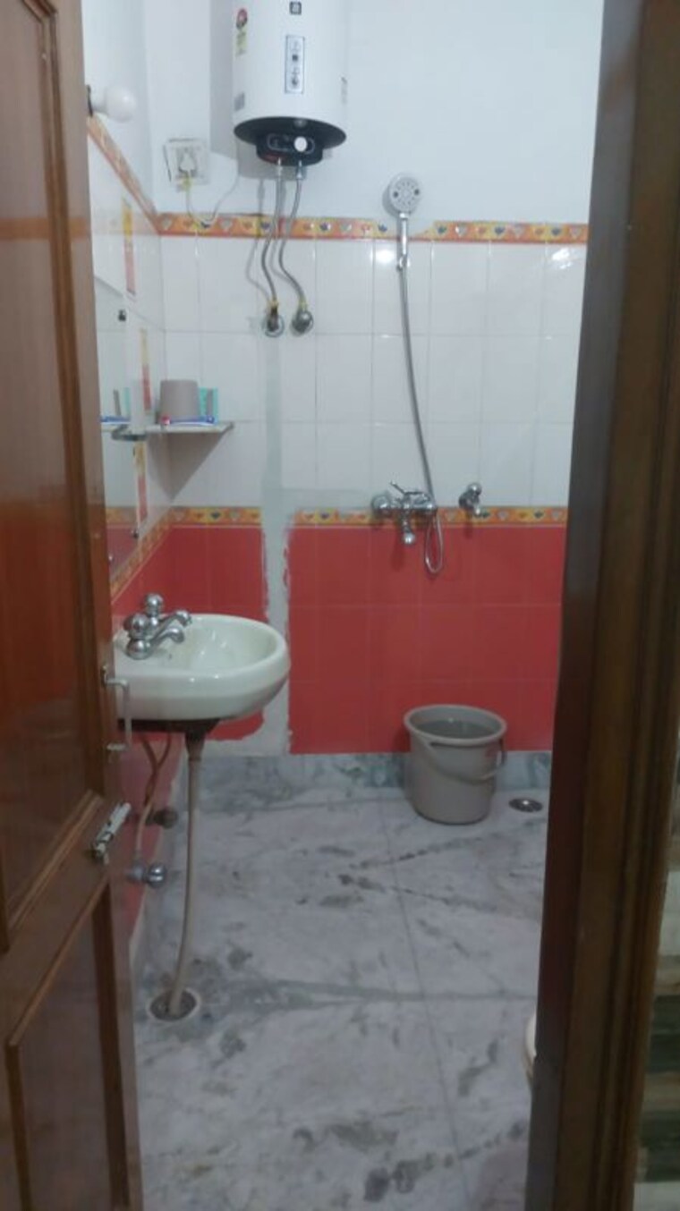 Bathroom, sector 46 2 Bedroom 250 Sq.Ft. Independent House In Sector 46 Chandigarh 10673820