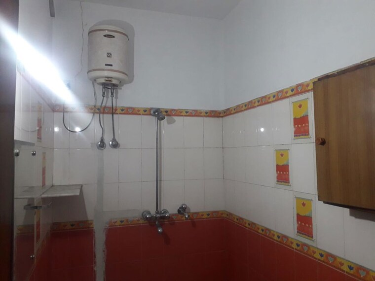 Bathroom, sector 46 2 Bedroom 250 Sq.Ft. Independent House In Sector 46 Chandigarh 10673820