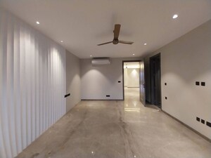 Room in 4 BHK Builder Floor at Palam Vihar – for Rent