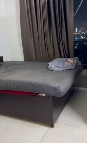 Bedroom in 2 BHK Apartment at Signature Global Prime, Sector 63a – for Rent