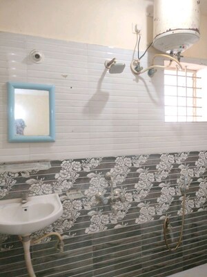 Bathroom in 1 BHK Builder Floor at Hsr Layout Sector 2 – for Rent