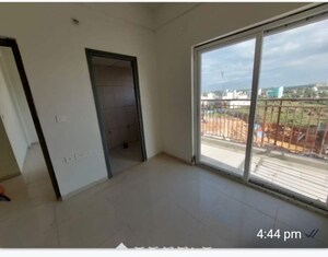 Room in 2 BHK Apartment at DS MAX Sahara, Hosa Road – for Sale
