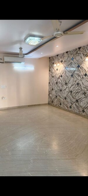 Room in 4 BHK Apartment at H R Buildcon Elite Homz, Sector 77 – for Rent