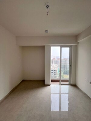 Room in 2 BHK Apartment at Indiabulls One Indiabulls, Pokhran Road No Two – for Rent