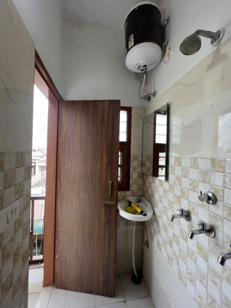 Bathroom, kharar mohali road 2 Bedroom 1300 Sq.Ft. Apartment In Kharar Mohali Road Kharar 10673885