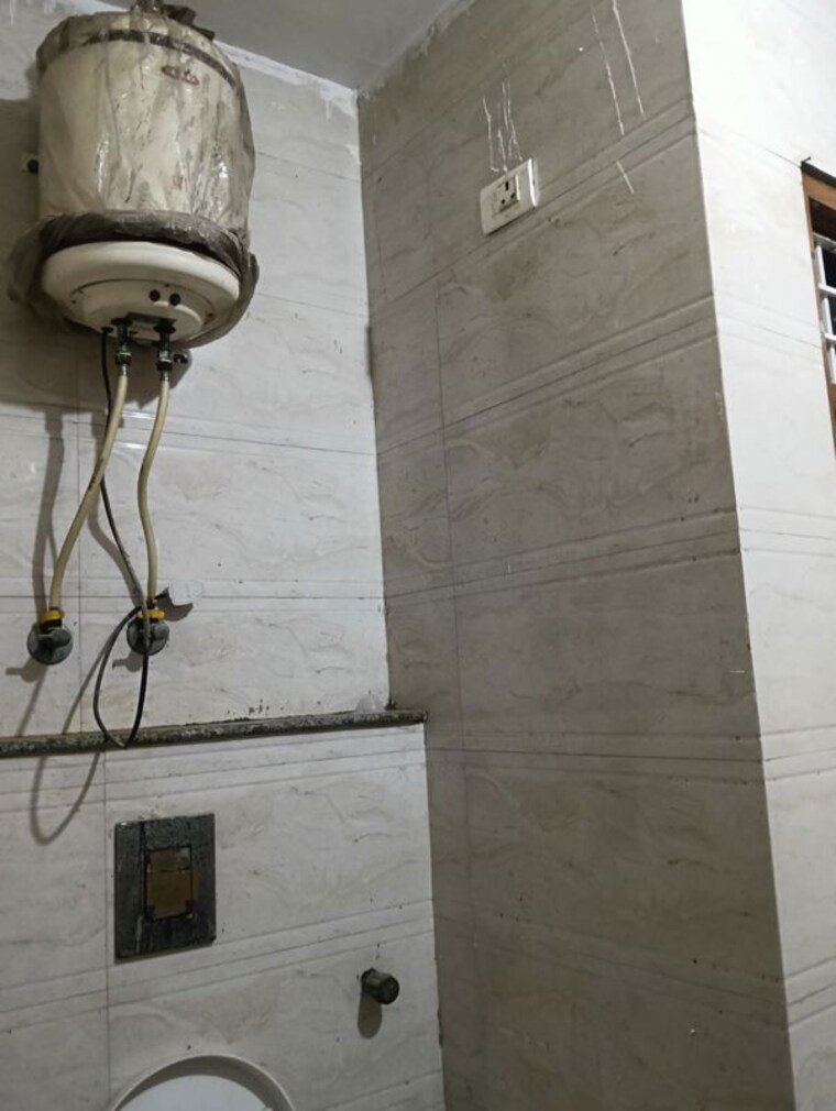Bathroom, sector 46 3 Bedroom 300 Sq.Mt. Villa In Sector 46 Noida 10673898