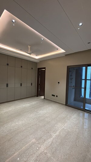 Room in 4 BHK Builder Floor at Bali Nagar – for Sale