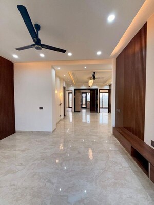 Room in 4 BHK Builder Floor at Vatika India Next, Sector 82 – for Sale