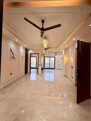 Room in 4 BHK Builder Floor at Vatika India Next, Sector 82 – for Sale