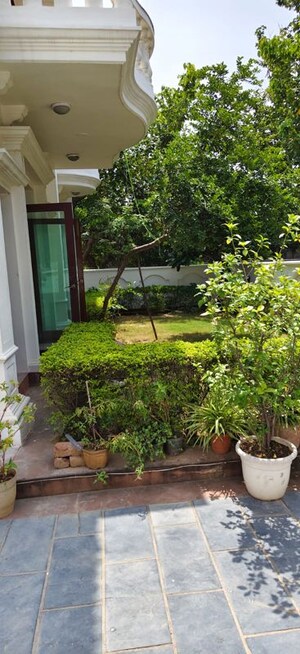 5 BHK Villa – Garden View at Eros Rosewood City, Sector 49 - for Rent