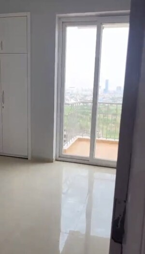 Room in 2 BHK Apartment at Supertech Hues, Sector 68 – for Rent