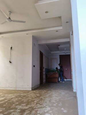 Room in 5 BHK Builder Floor at Vasundhara – for Rent