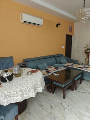 Team Area in 3 BHK Builder Floor at Alaknanda – for Sale