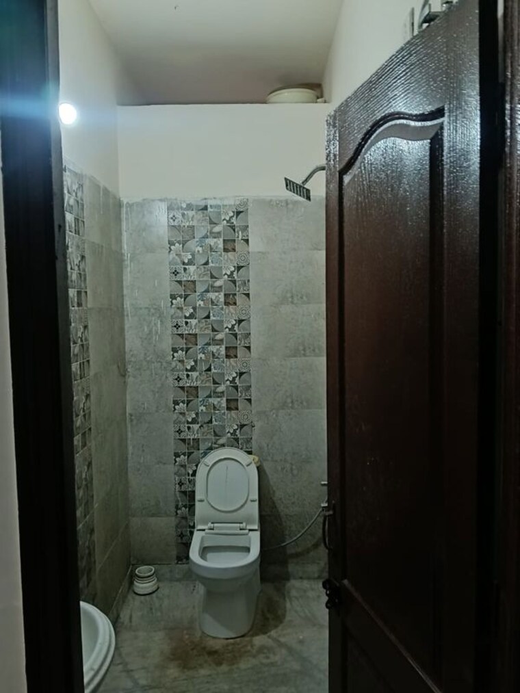 Bathroom, sahastradhara 1 Bedroom 1800 Sq.Ft. Builder Floor In Sahastradhara Dehradun 10674056