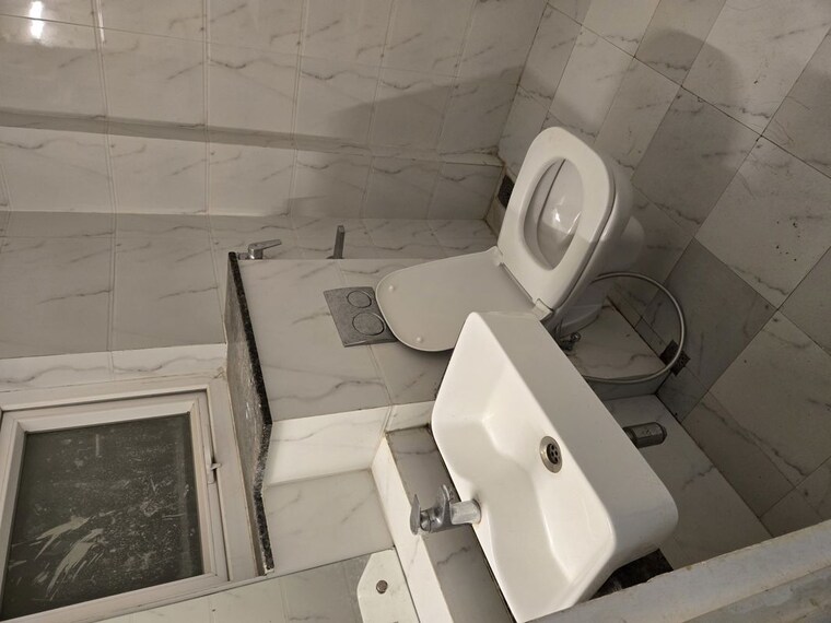 Bathroom, bptp-astaire-gardens 3 Bedroom 2250 Sq.Ft. Apartment In Sector 70a Gurgaon 10674064