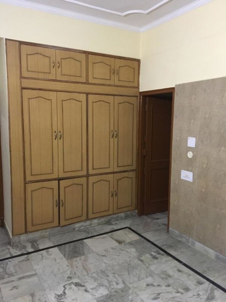 Room, sector 49 3 Bedroom 1000 Sq.Ft. Builder Floor In Sector 49 Chandigarh 10674074