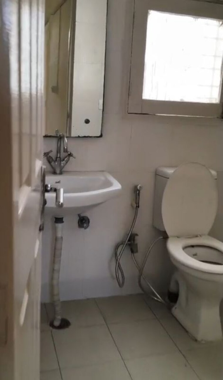 Bathroom, tulip-orange 3 Bedroom 1137 Sq.Ft. Apartment In Sector 70 Gurgaon 10674091