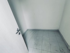 Room in 3 BHK Apartment at Smart World Orchard, Sector 61 – for Rent