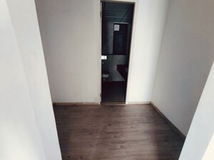 Room in 3 BHK Apartment at Smart World Orchard, Sector 61 – for Rent